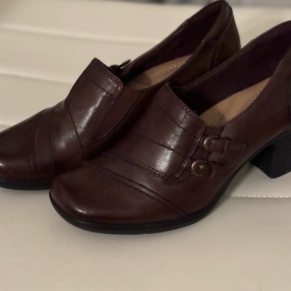 Bass Shoes - Bass Womens Fallon Size 7 brown Leather Sip On Pleated Heels 2.5” heels